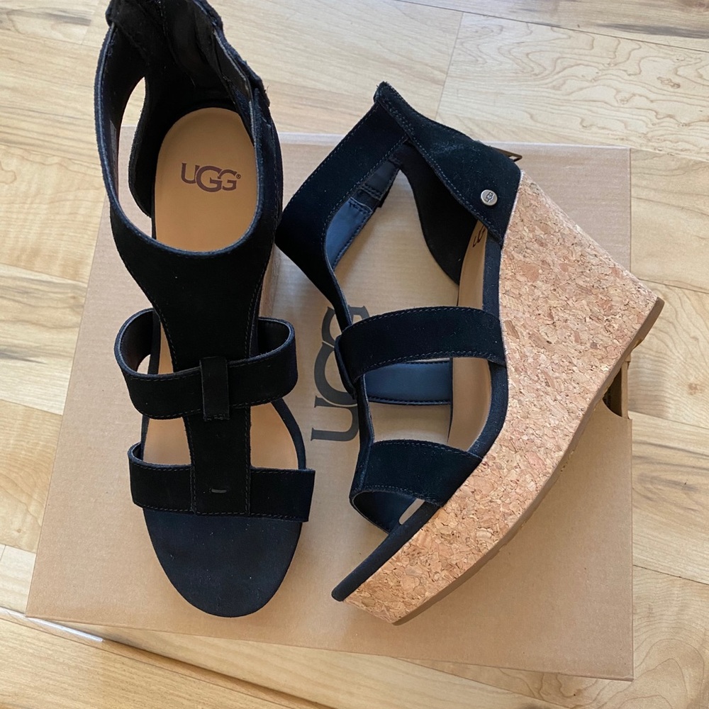 UGG Whitney wedge back zip sandal size 7